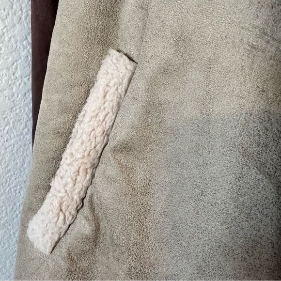 Boutique Faux Suede and Shearling Vest - Picture 4 of 9